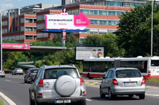 Kontura lahvičky Actimel je podsvícena LED modrým páskem. Bublinky v lahvičce pravidelně blikají.